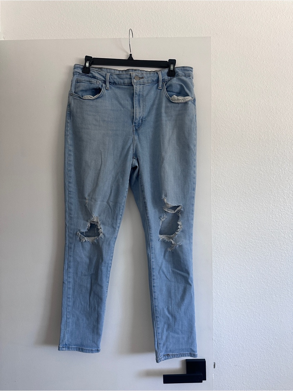 Levi's Light Blue Skinny Jeans with Knee Distressing